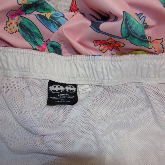 Batman Mesh Lined Swim Trunks Men's XL Pink Hawaiian Floral Surf Elastic Pre-own - Picture 12 of 16